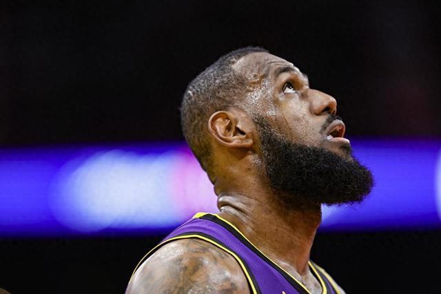 东契奇三双独行侠克奇才5连胜 火箭险胜尼克斯