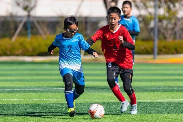 赵心童顺利晋级斯诺克世锦赛16强